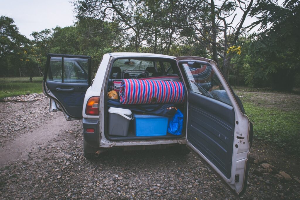 Auto jsme si půjčili s kompletní výbavou na kempování