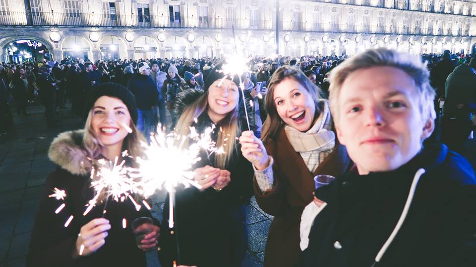 Oslavy Silvestra na Plaza Mayor, byli jsme tam jediní s prskavkami, oni jedí radši hrozny