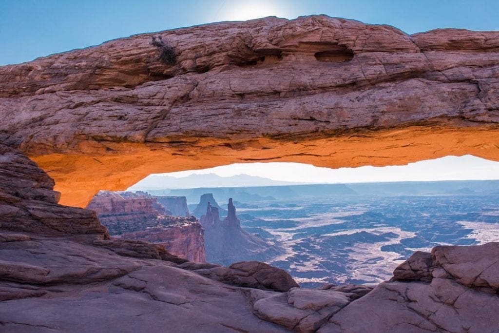 Mesa Arch Trail v Canyonlands