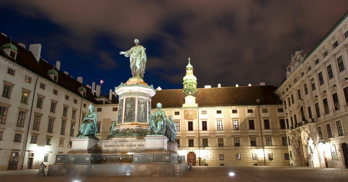 Największy kompleks pałacowy na świecie: Hofburg