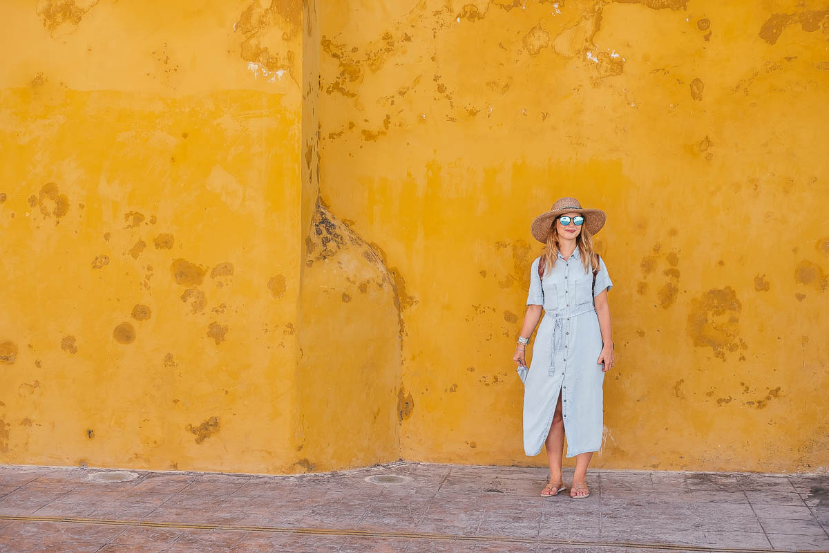 Lucka in front of the yellow wall in Valladolid