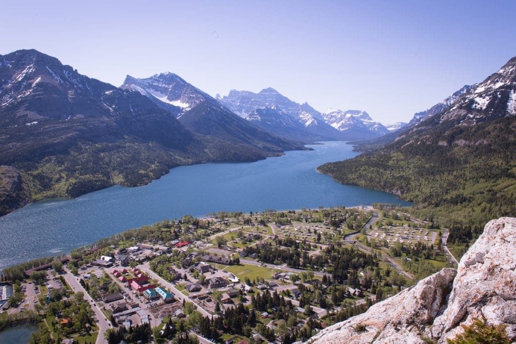 Výhled z Bear's Hump na Waterton Lakes