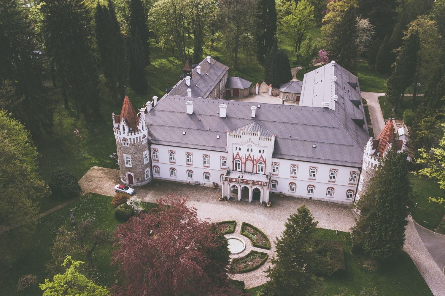 Chateau Heralec z výšky