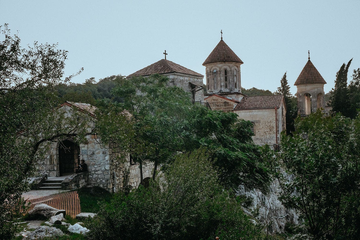Motsameti Monastery v Gruzii, kousek od Kutaisi